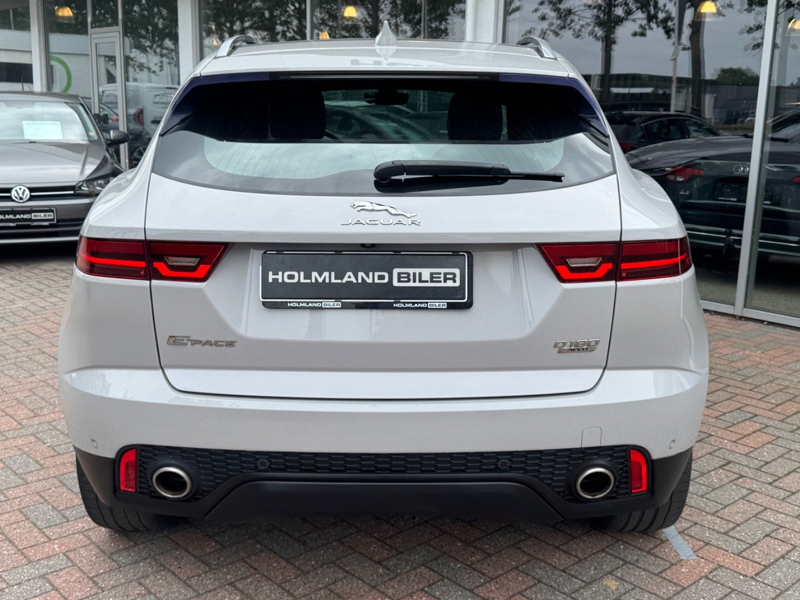 Grå Jaguar E-Pace fra 2018