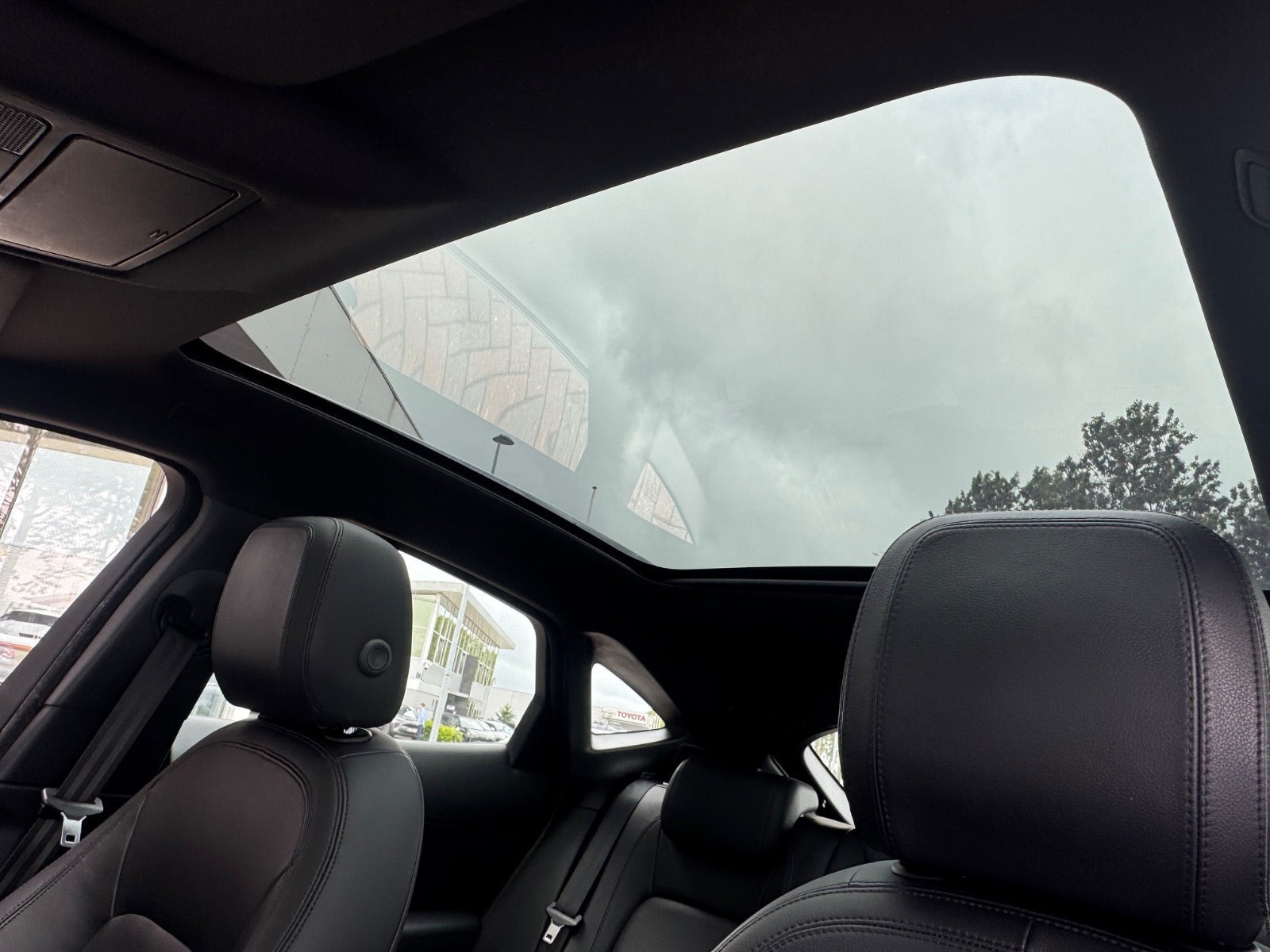 Grå Jaguar E-Pace fra 2018