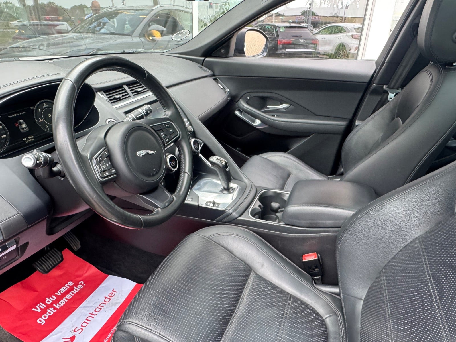 Grå Jaguar E-Pace fra 2018