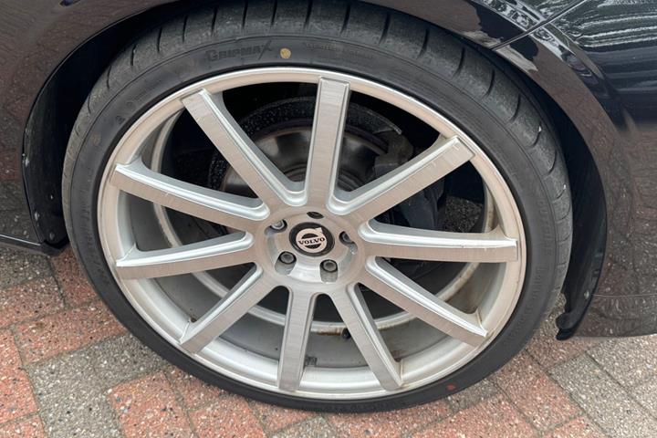 Sort Volvo V90 fra 2018