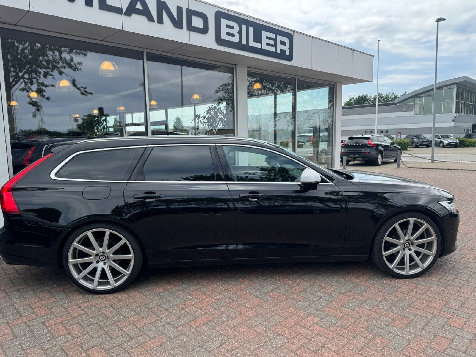 Sort Volvo V90 fra 2018