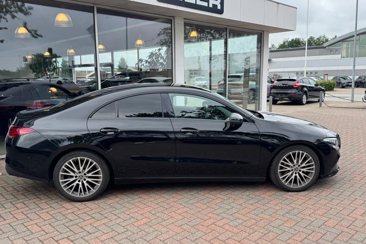 Sort Mercedes CLA180 d fra 2019 set udefra