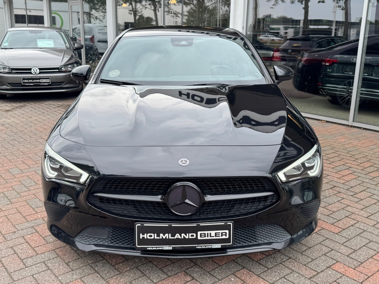 Sort Mercedes CLA180 d fra 2019 set udefra