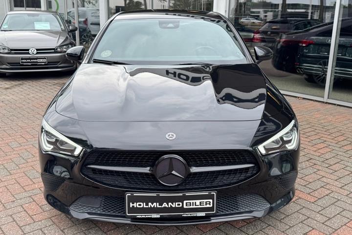 Sort Mercedes CLA180 d fra 2019 set udefra