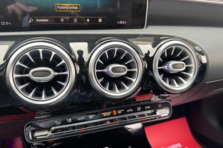 Sort Mercedes CLA180 d fra 2019