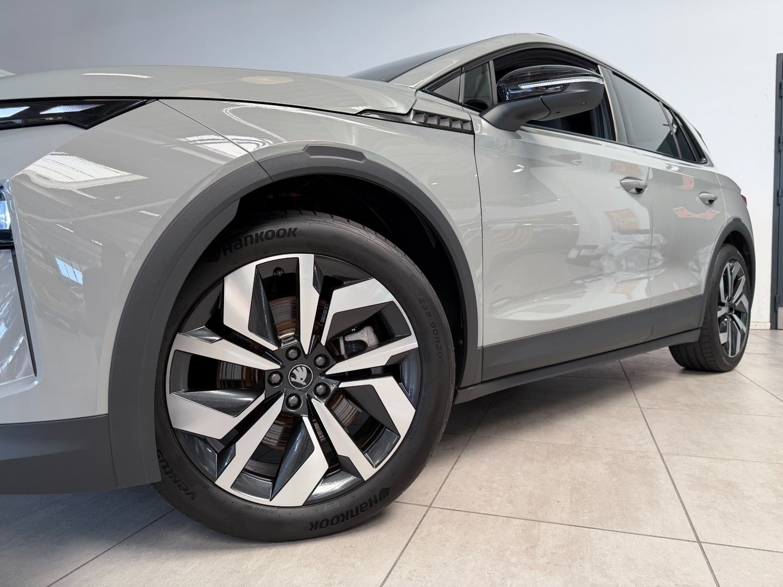 Grå Skoda Elroq fra 2025