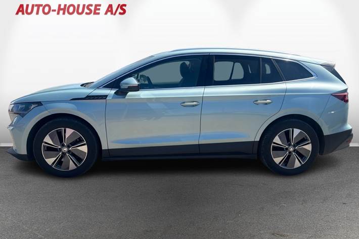 Blå Skoda Enyaq fra 2023