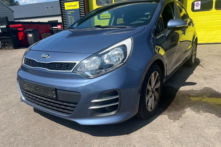 Blå Kia Rio fra 2016