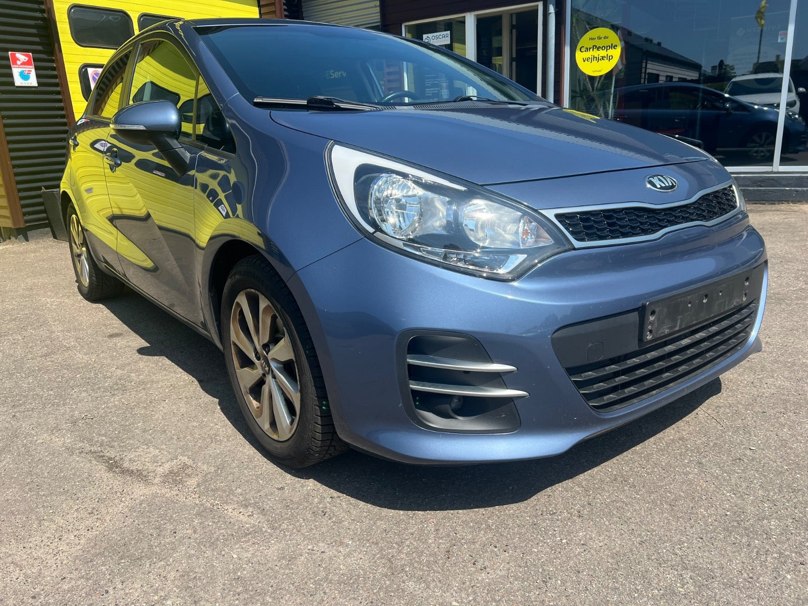 Blå Kia Rio fra 2016