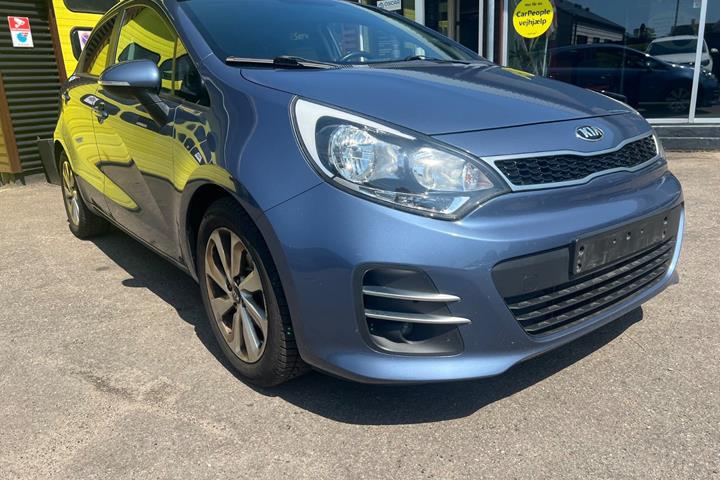 Blå Kia Rio fra 2016