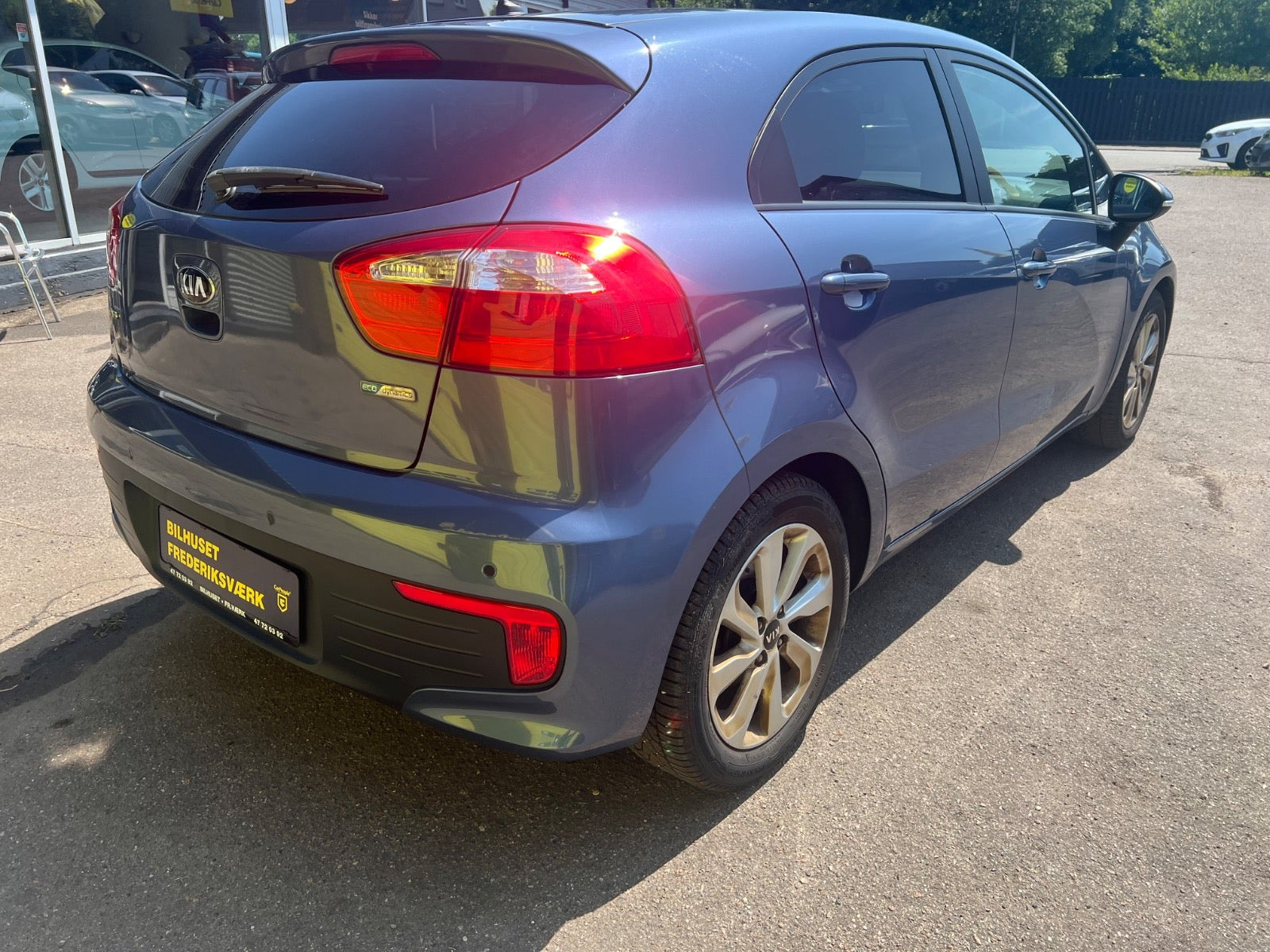Blå Kia Rio fra 2016