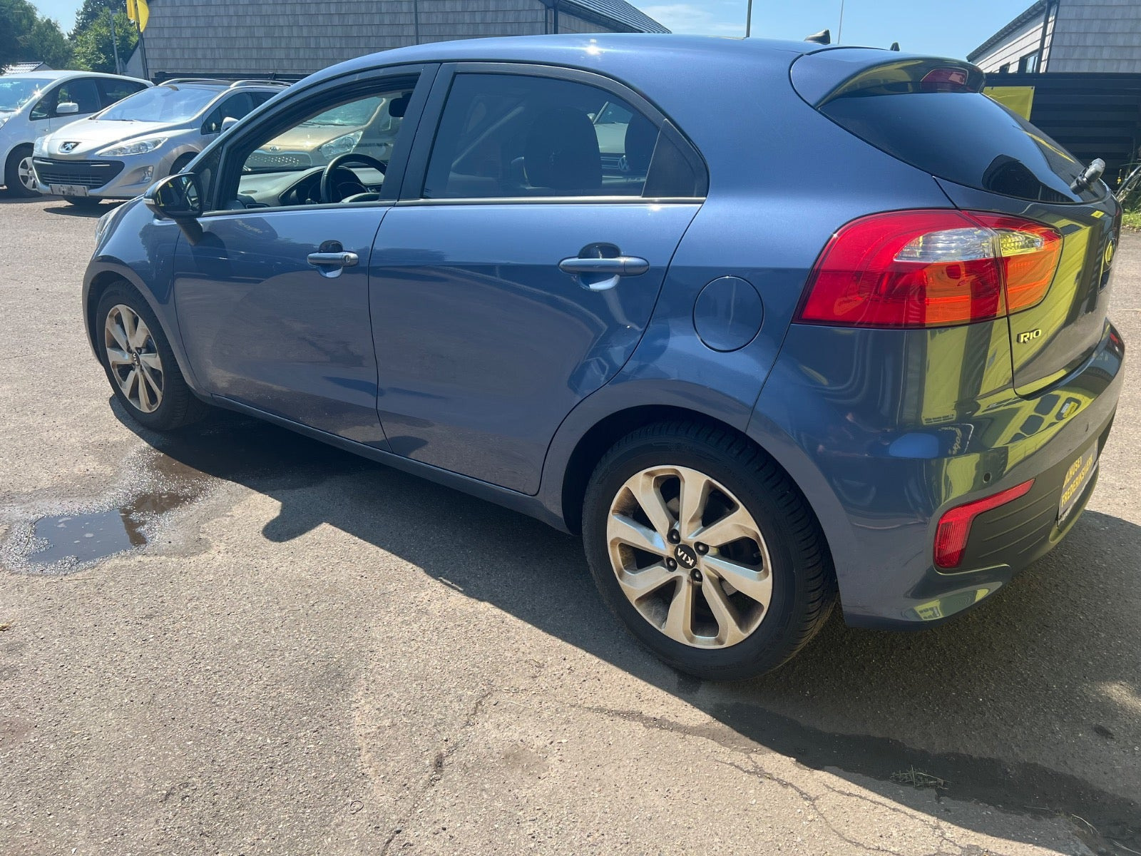 Blå Kia Rio fra 2016