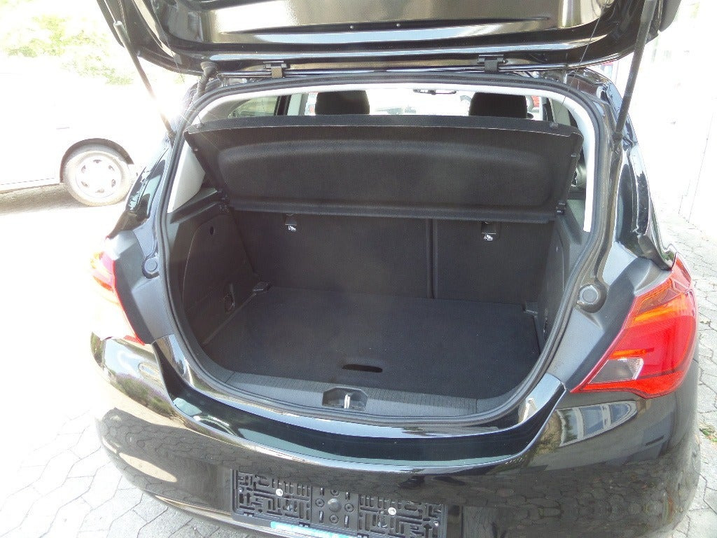 Sort Opel Corsa fra 2019