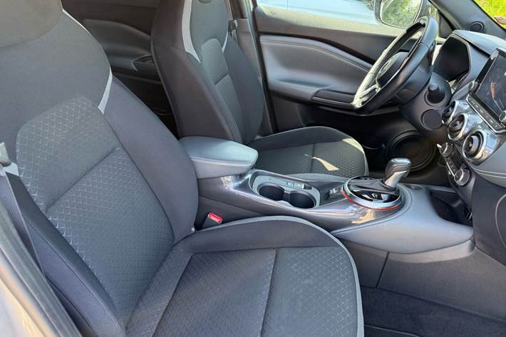 Sølv Nissan Juke fra 2020
