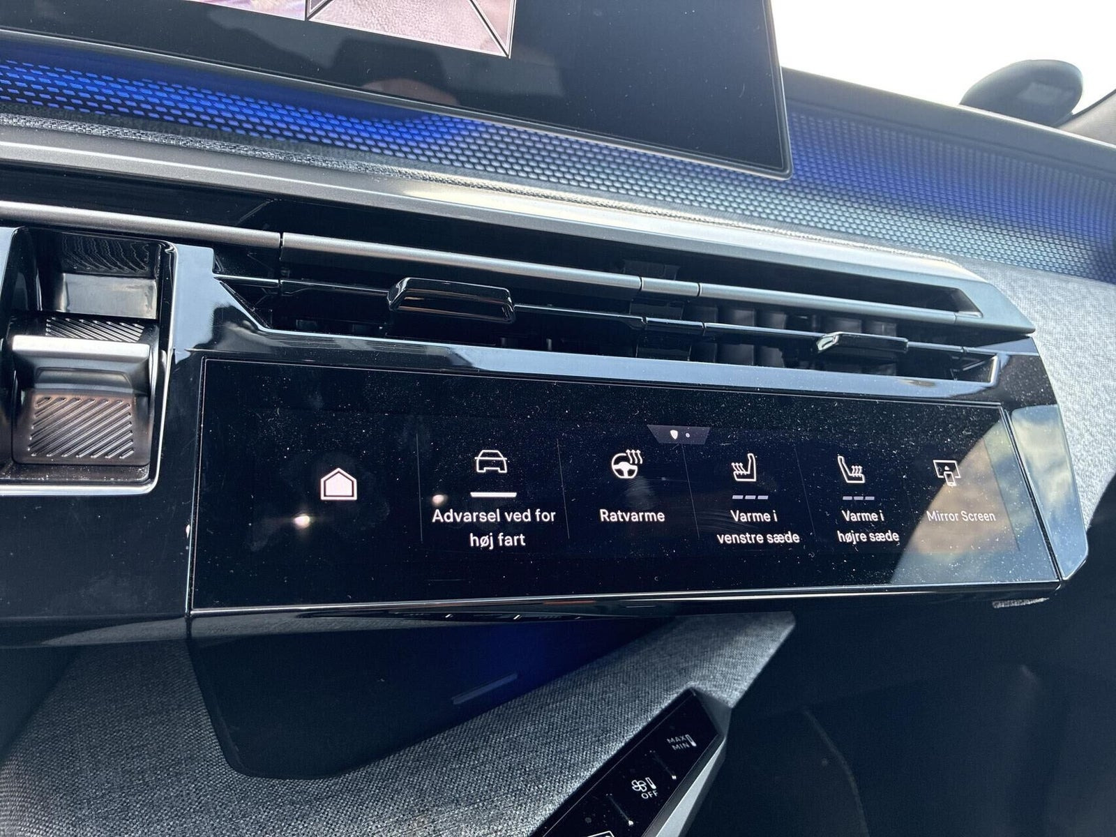 Grå Peugeot e-5008 fra 2025