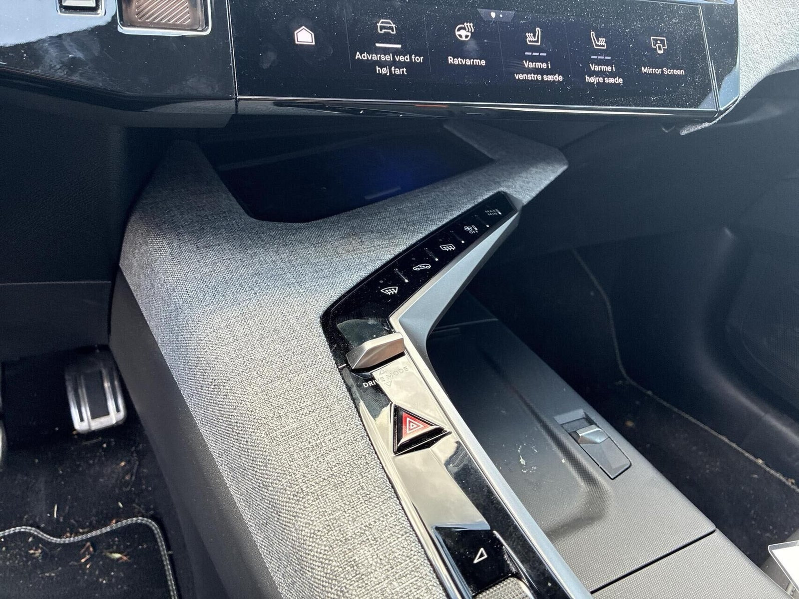 Grå Peugeot e-5008 fra 2025