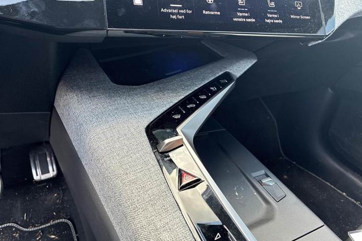 Grå Peugeot e-5008 fra 2025
