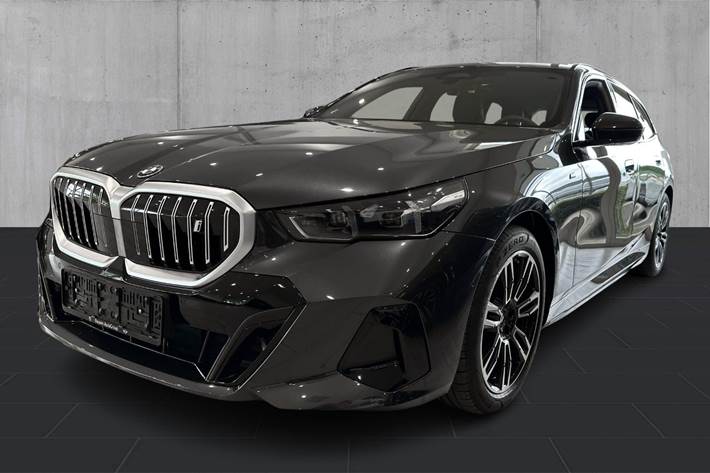 Grå BMW i5 fra 2025