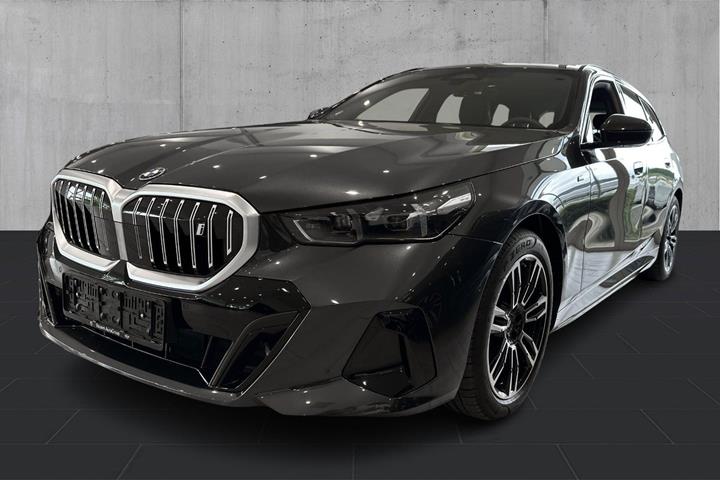 Grå BMW i5 fra 2025 set udefra