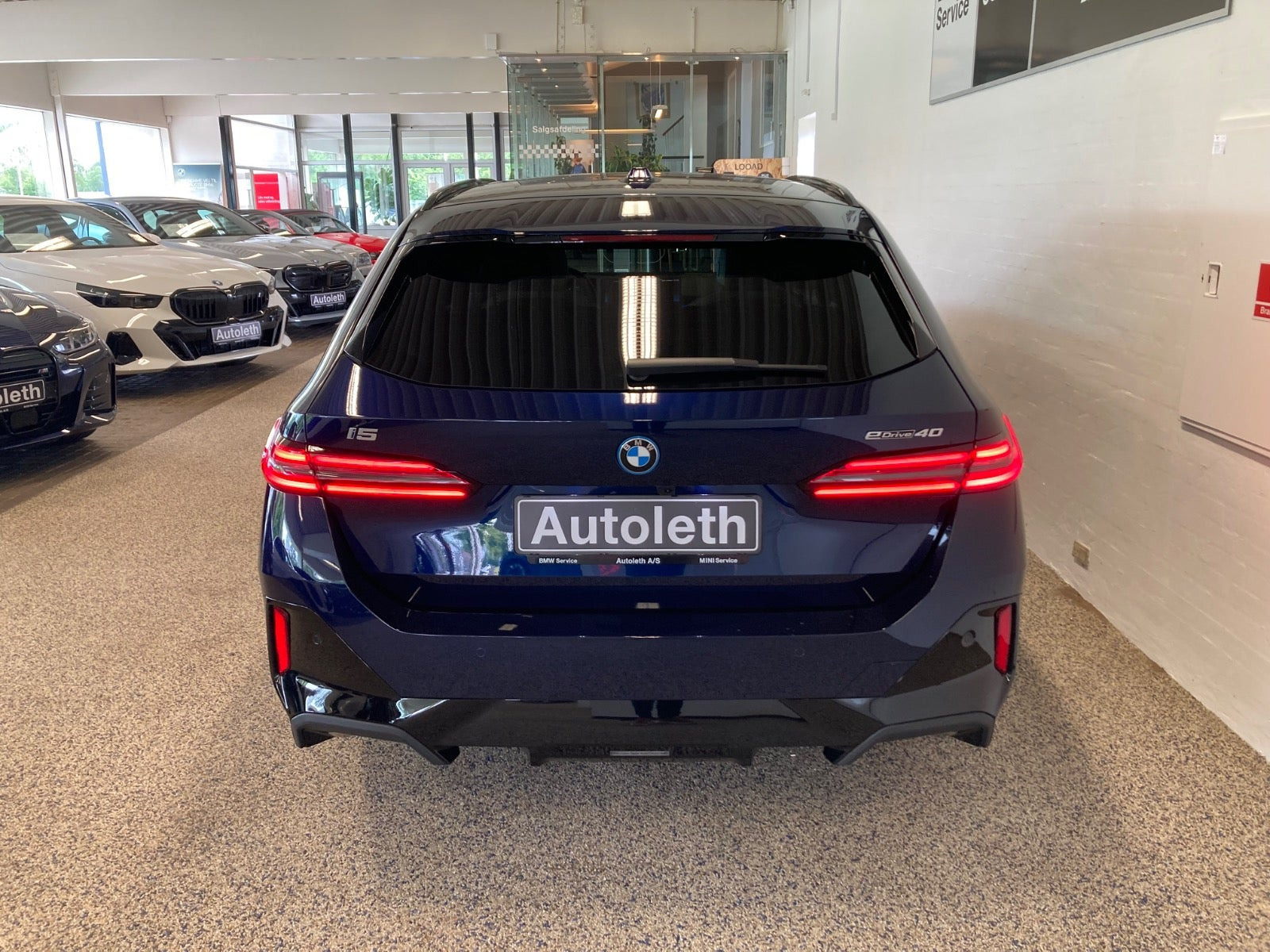 Blå BMW i5 fra 2025