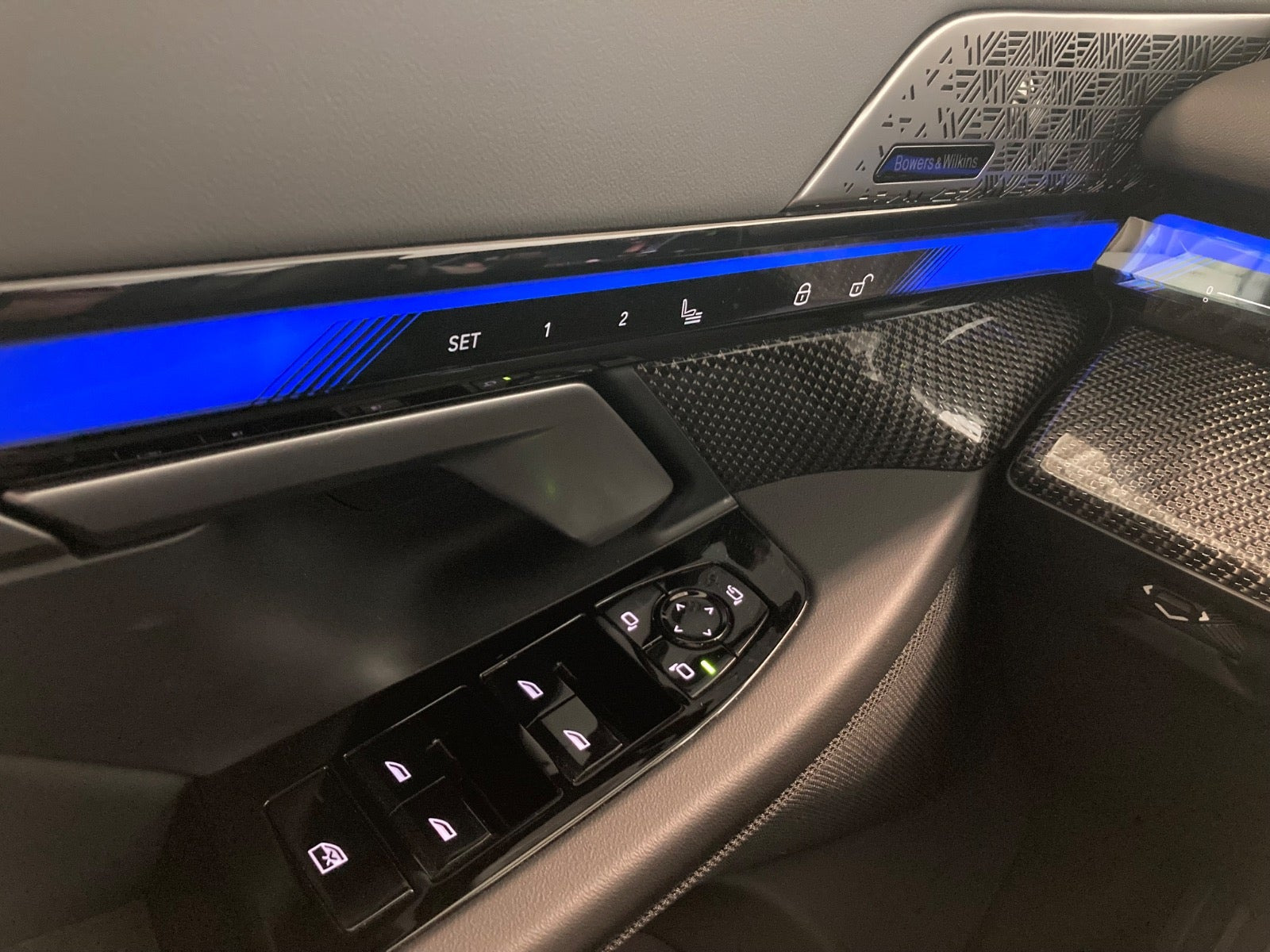 Blå BMW i5 fra 2025