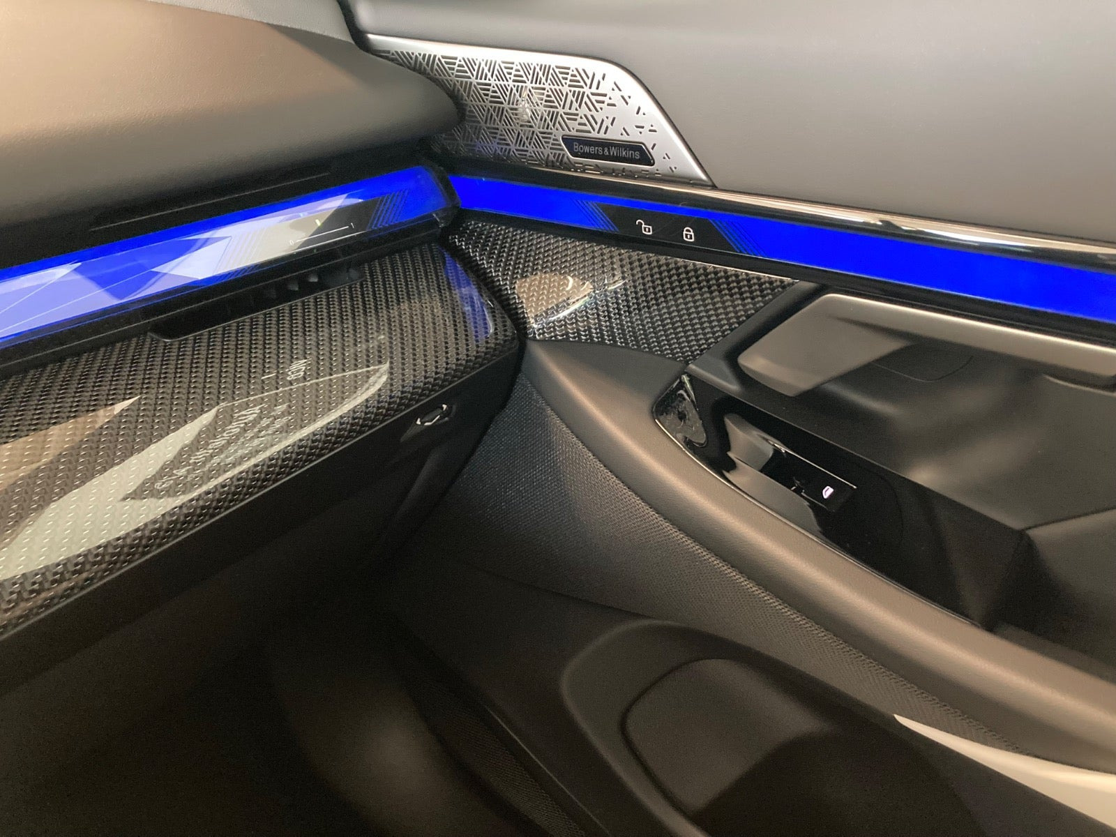 Blå BMW i5 fra 2025