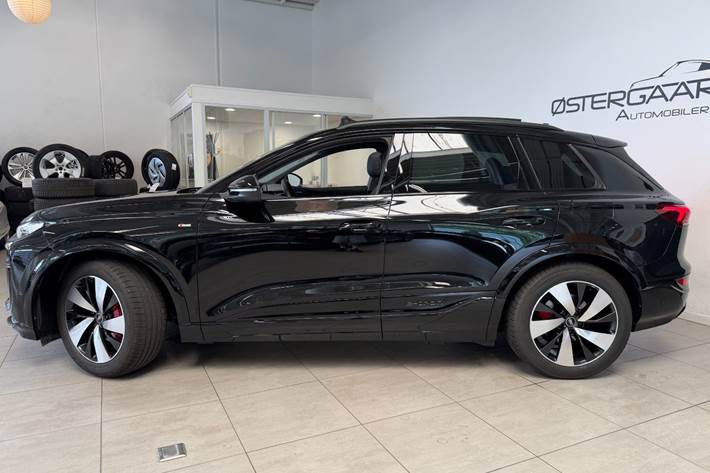 Sort Audi Q6 e-tron fra 2025