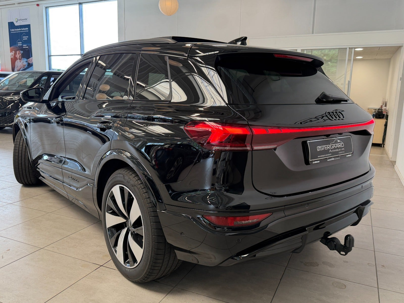 Sort Audi Q6 e-tron fra 2025