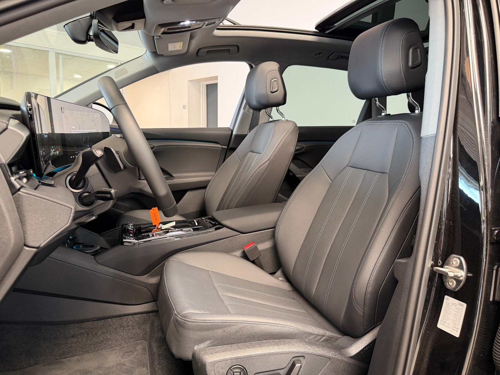 Sort Audi Q6 e-tron fra 2025