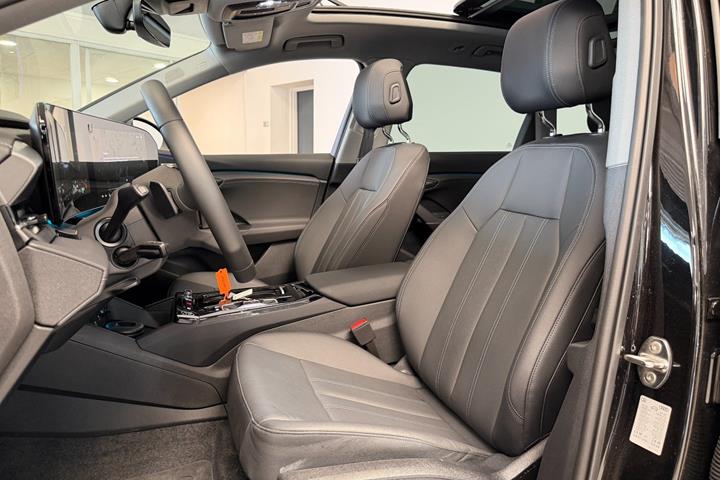 Sort Audi Q6 e-tron fra 2025