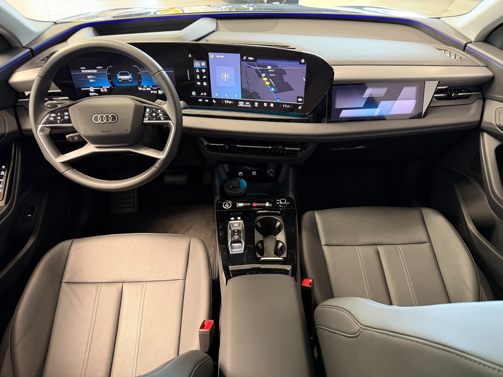 Sort Audi Q6 e-tron fra 2025