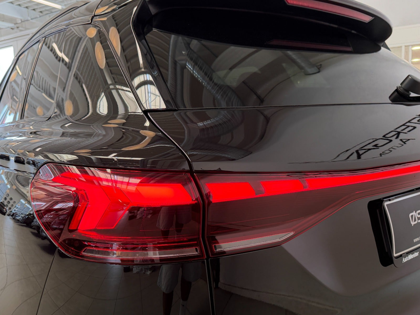 Sort Audi Q6 e-tron fra 2025