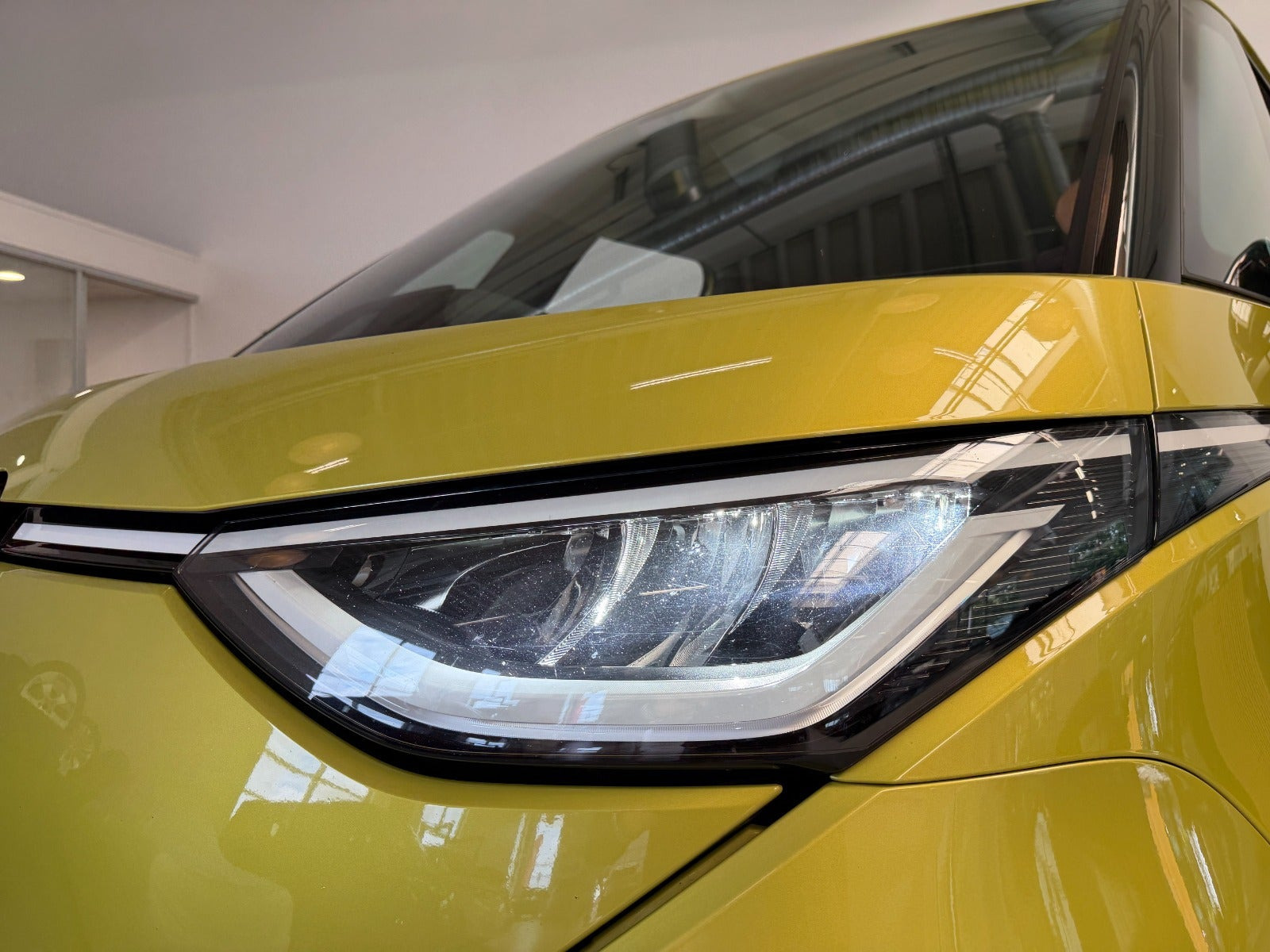 Gul VW ID.Buzz fra 2024