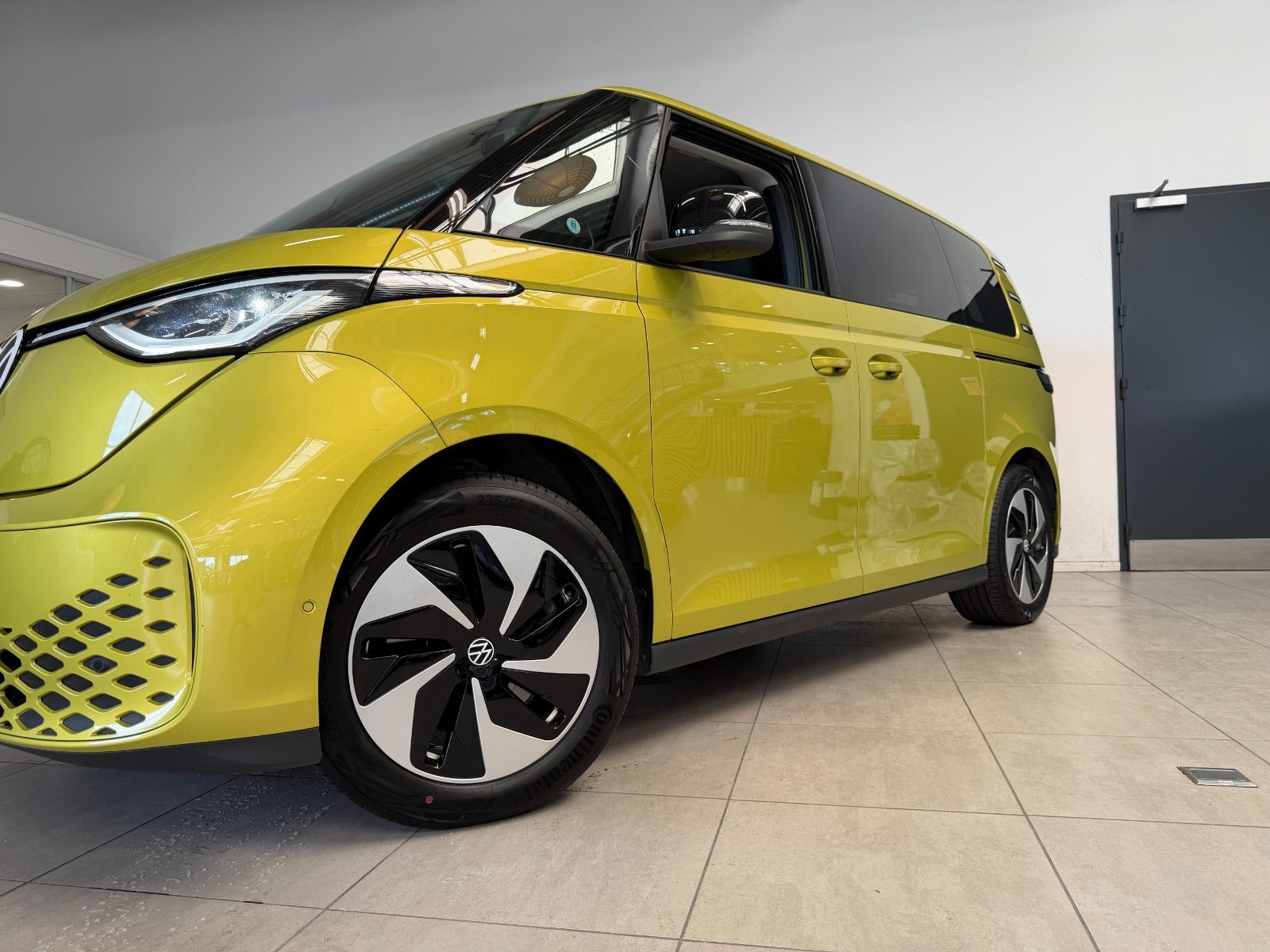 Gul VW ID.Buzz fra 2024