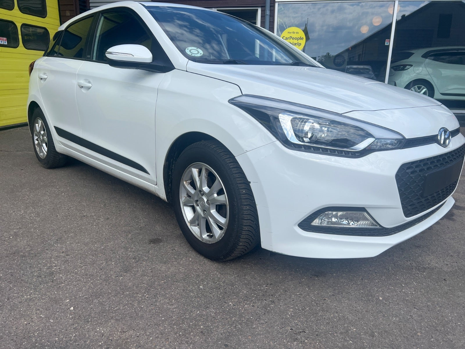 Hvid Hyundai i20 fra 2016