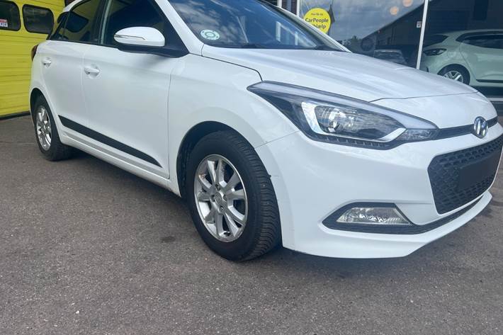 Hvid Hyundai i20 fra 2016
