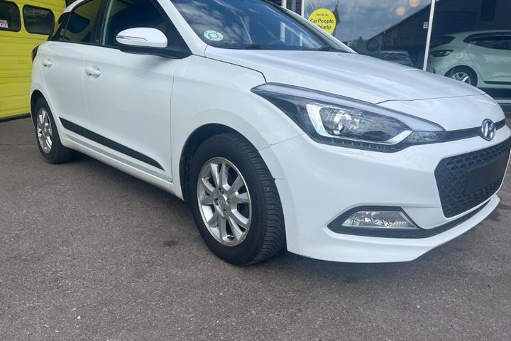 Hvid Hyundai i20 fra 2016