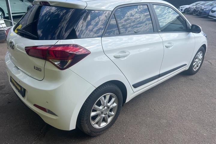 Hvid Hyundai i20 fra 2016