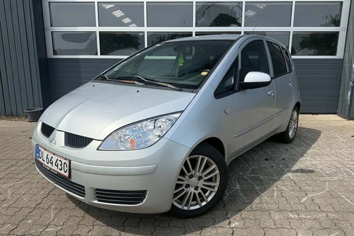 Sølv Mitsubishi Colt fra 2006