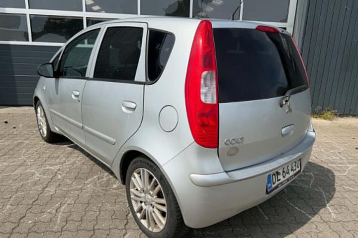 Sølv Mitsubishi Colt fra 2006