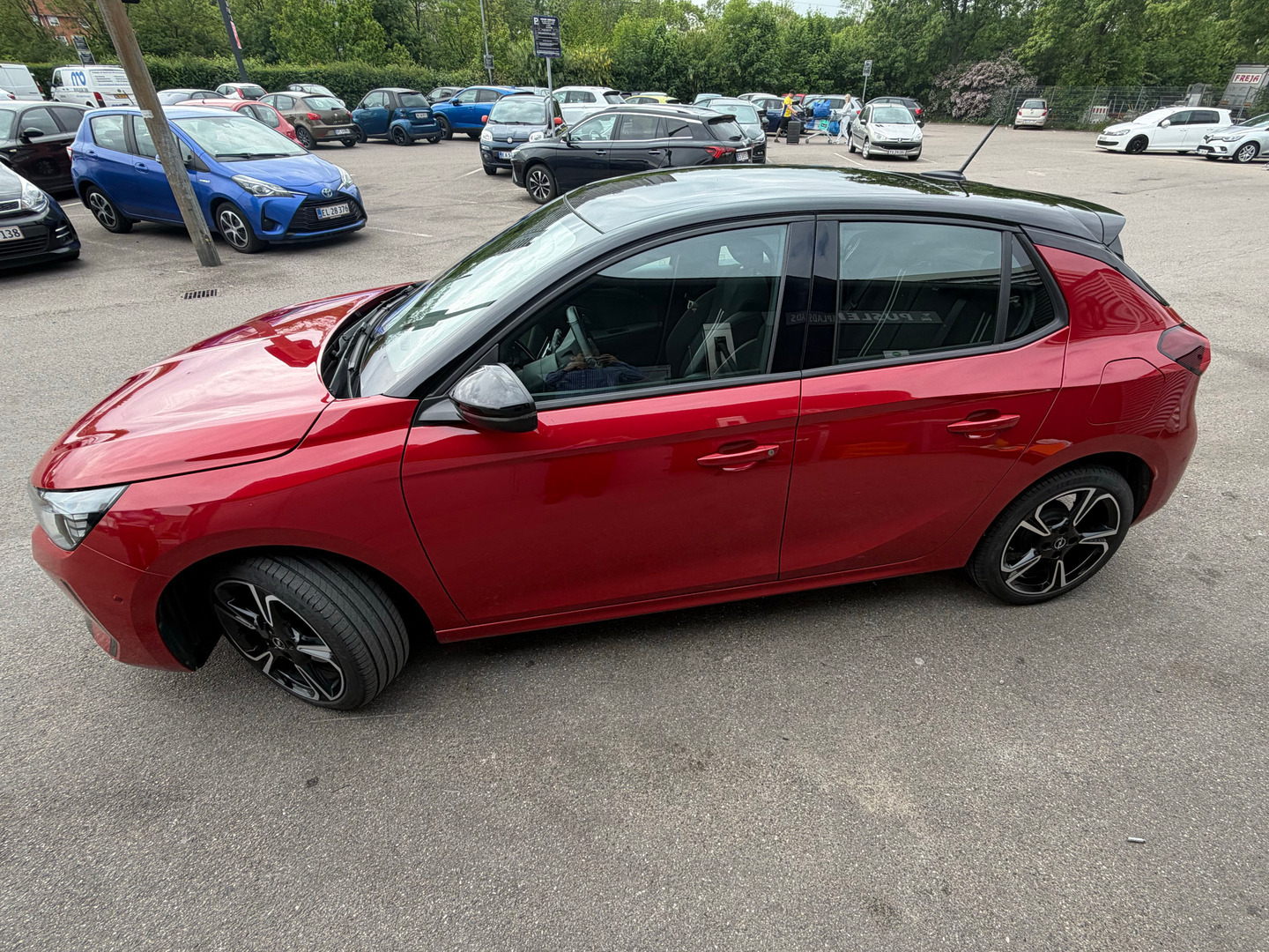 Rød Opel Corsa fra 2024