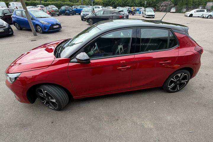 Rød Opel Corsa fra 2024
