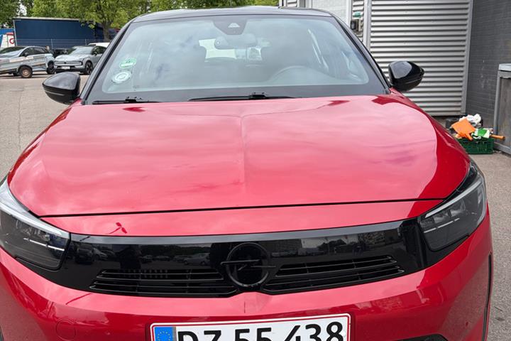 Rød Opel Corsa fra 2024