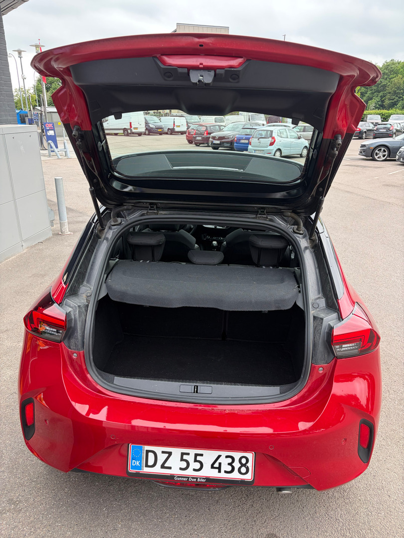 Rød Opel Corsa fra 2024
