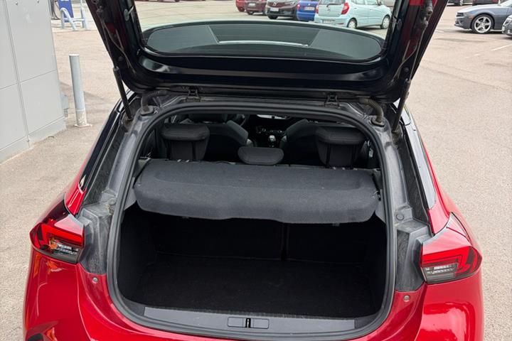 Rød Opel Corsa fra 2024