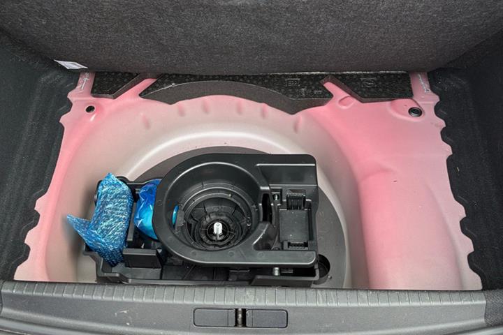 Rød Opel Corsa fra 2024