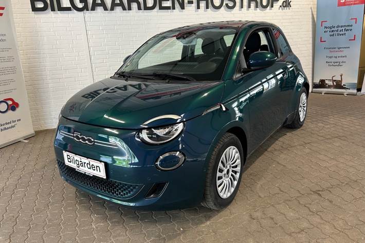 Blå Fiat 500e fra 2022 set udefra