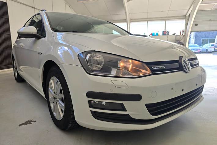 Hvid VW Golf VII fra 2015