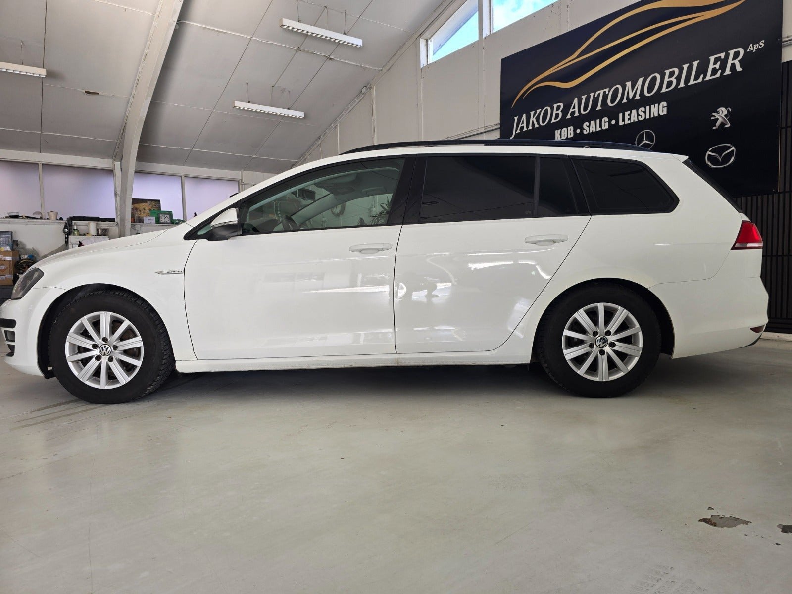 Hvid VW Golf VII fra 2015
