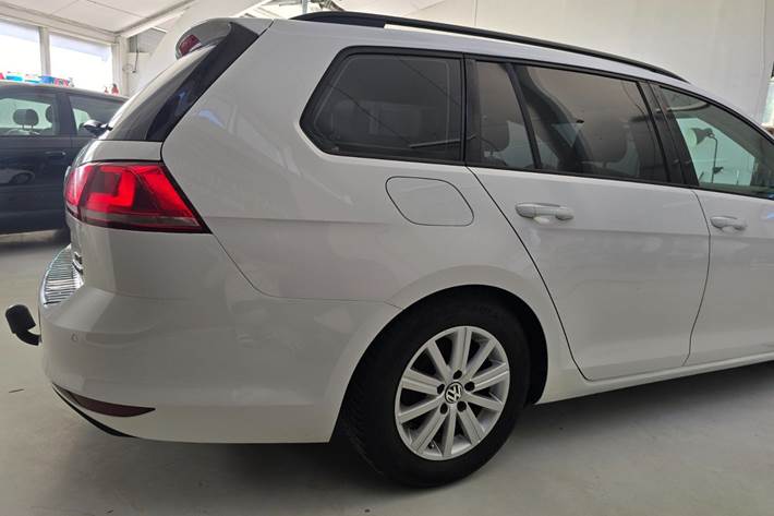 Hvid VW Golf VII fra 2015